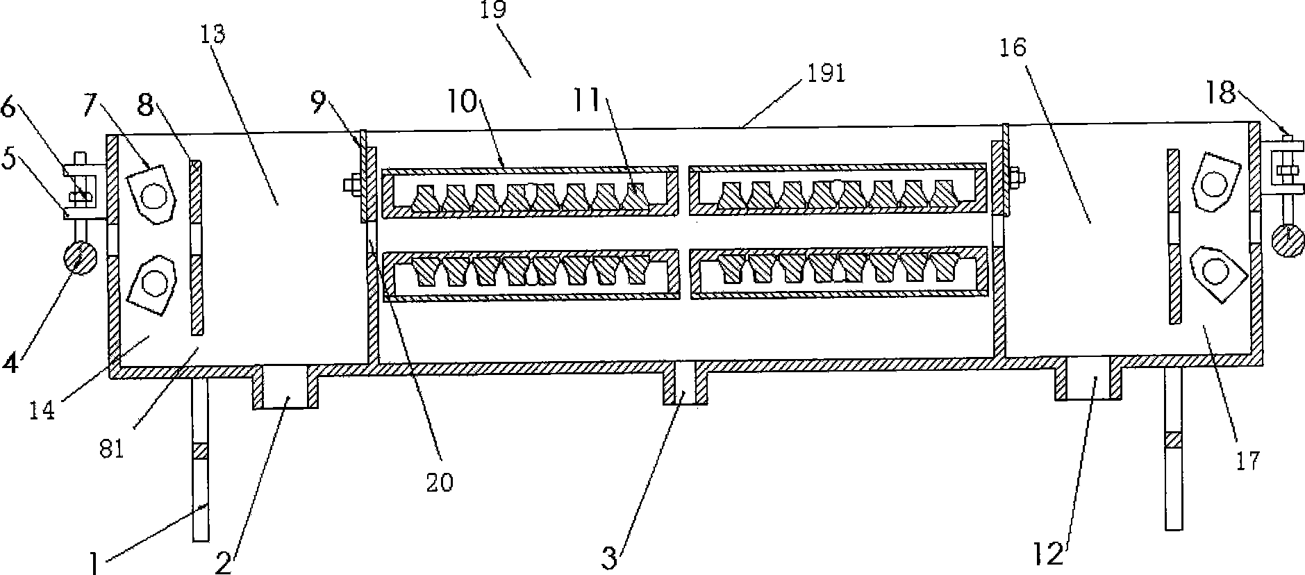 Continuous washing device washing groove for band