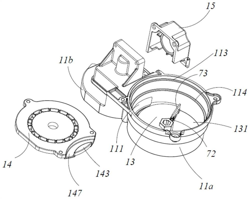 Ice crushing device and refrigerator