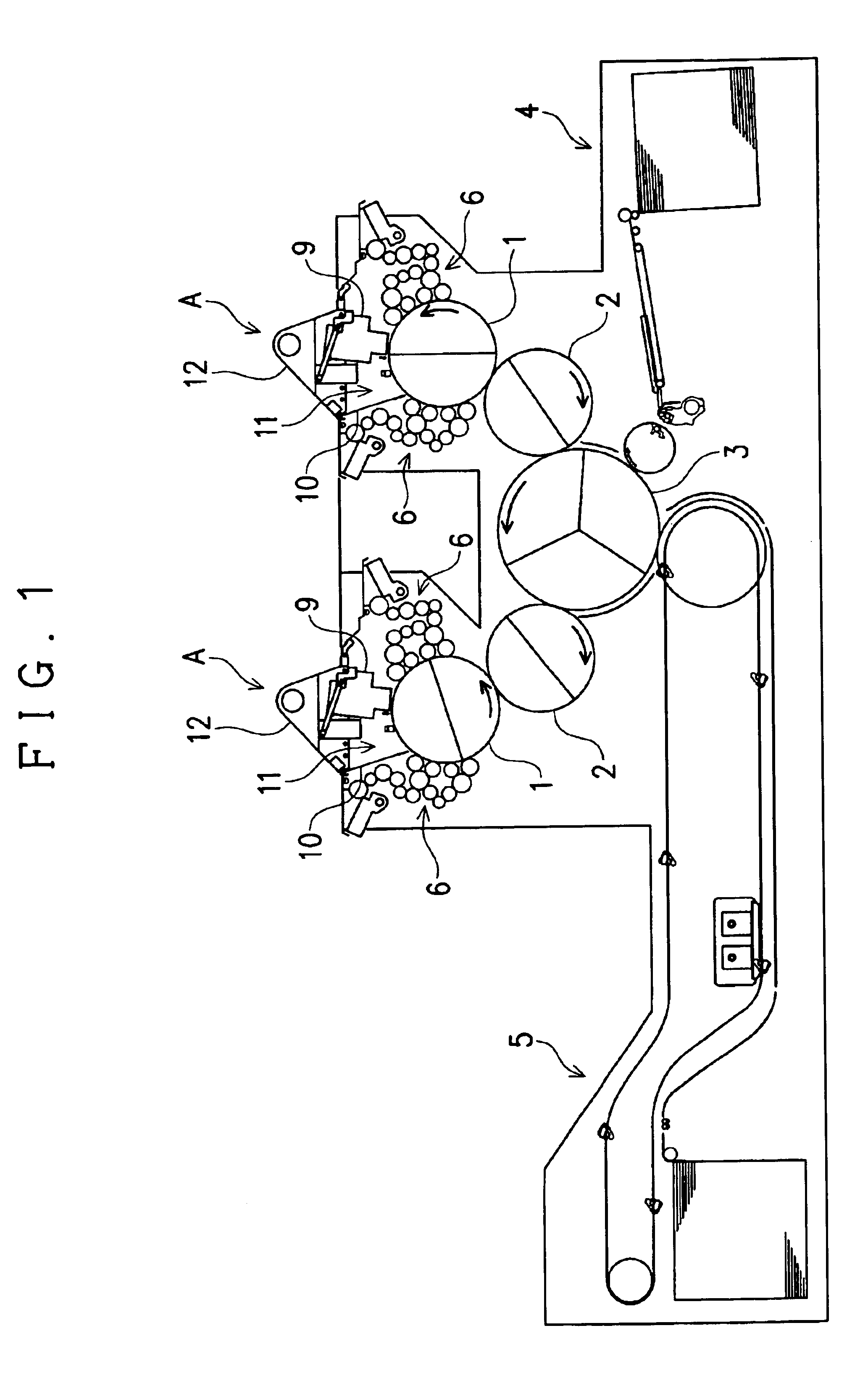 Printing press with a temperature control unit for a plate cylinder