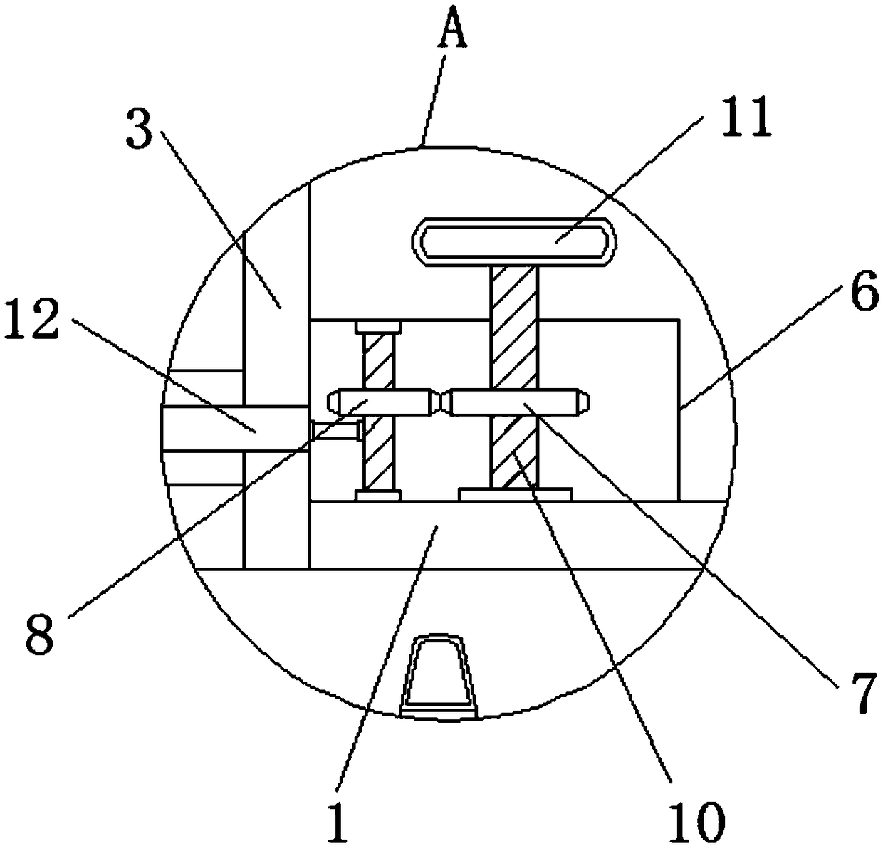 Stir-frying device used for processing tea and convenient to controlling feeding amount