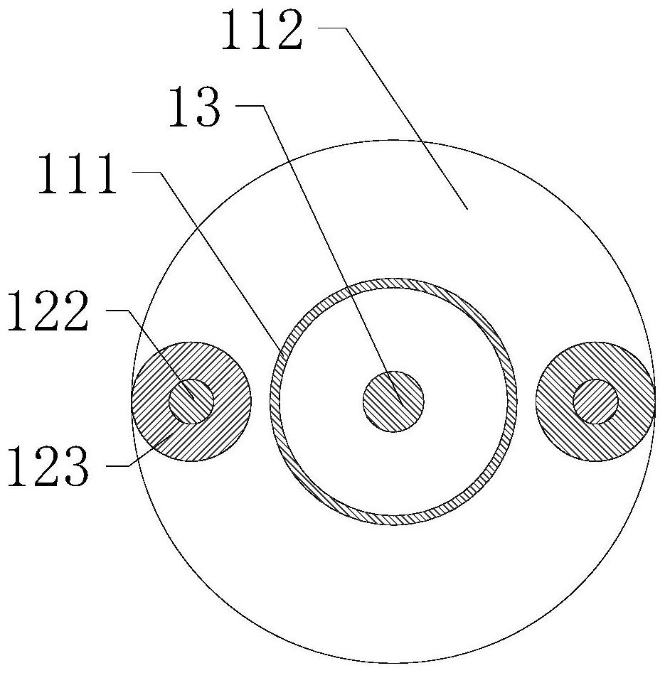 Sliding type quartz feeding device, Czochralski single crystal furnace and method for increasing pulling speed