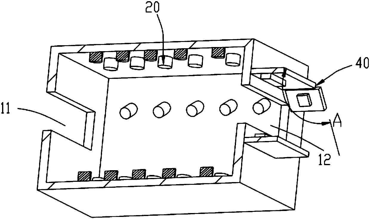 A spraying device for supporting rollers