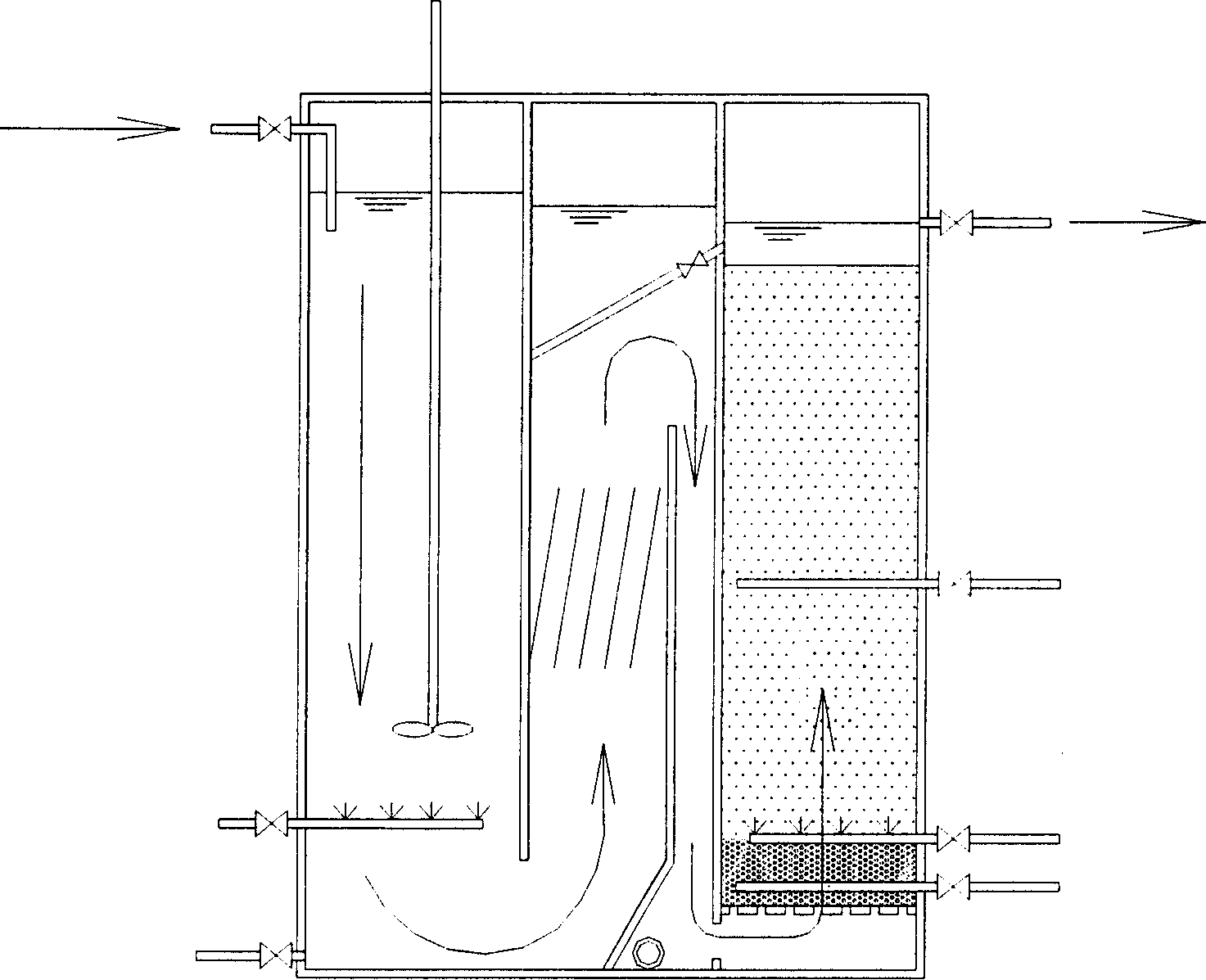 Sewage treatment method using active sludge-biological filtering pond revere flow and integral device