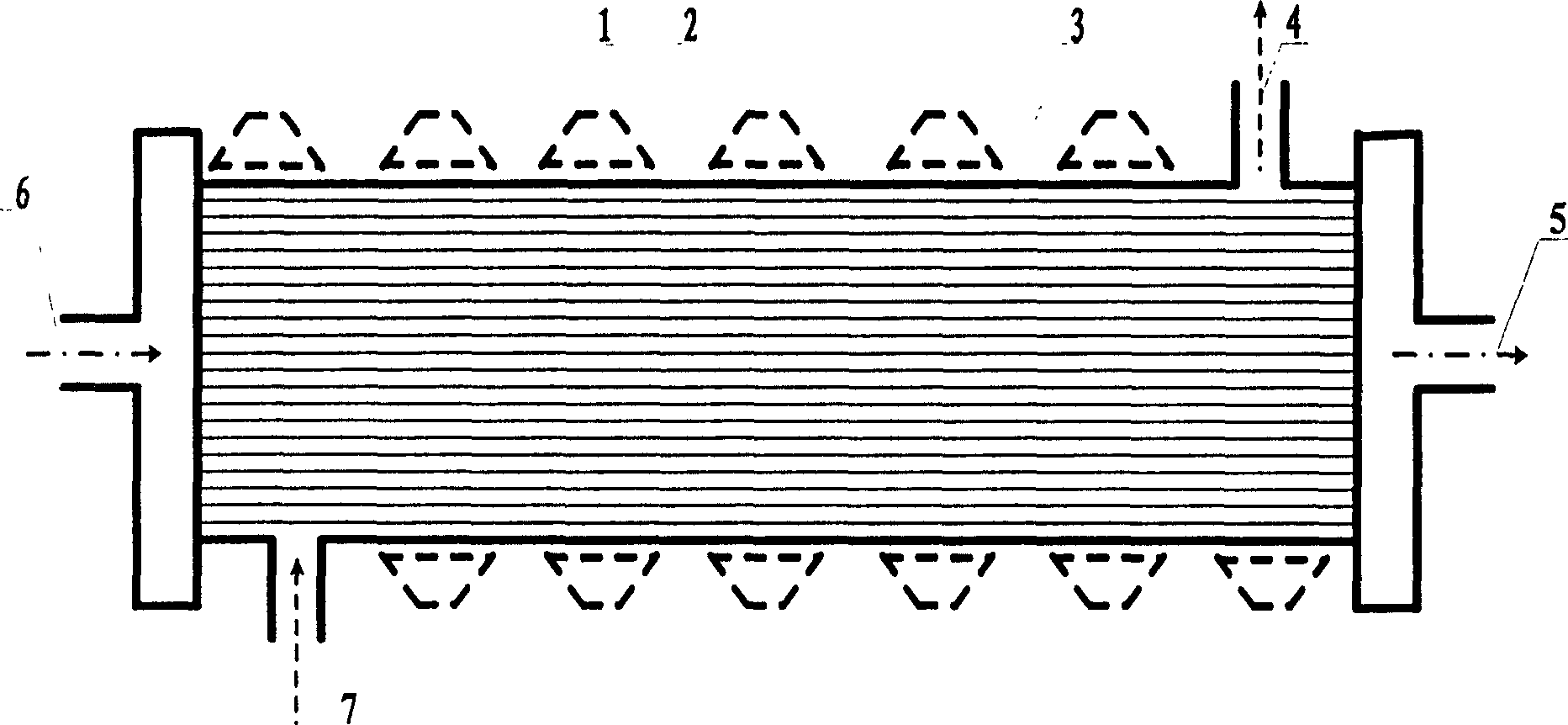 Device and method for eliminating SO2 from gas with combined ultrasonic wave and hollow fiber containing soaked film