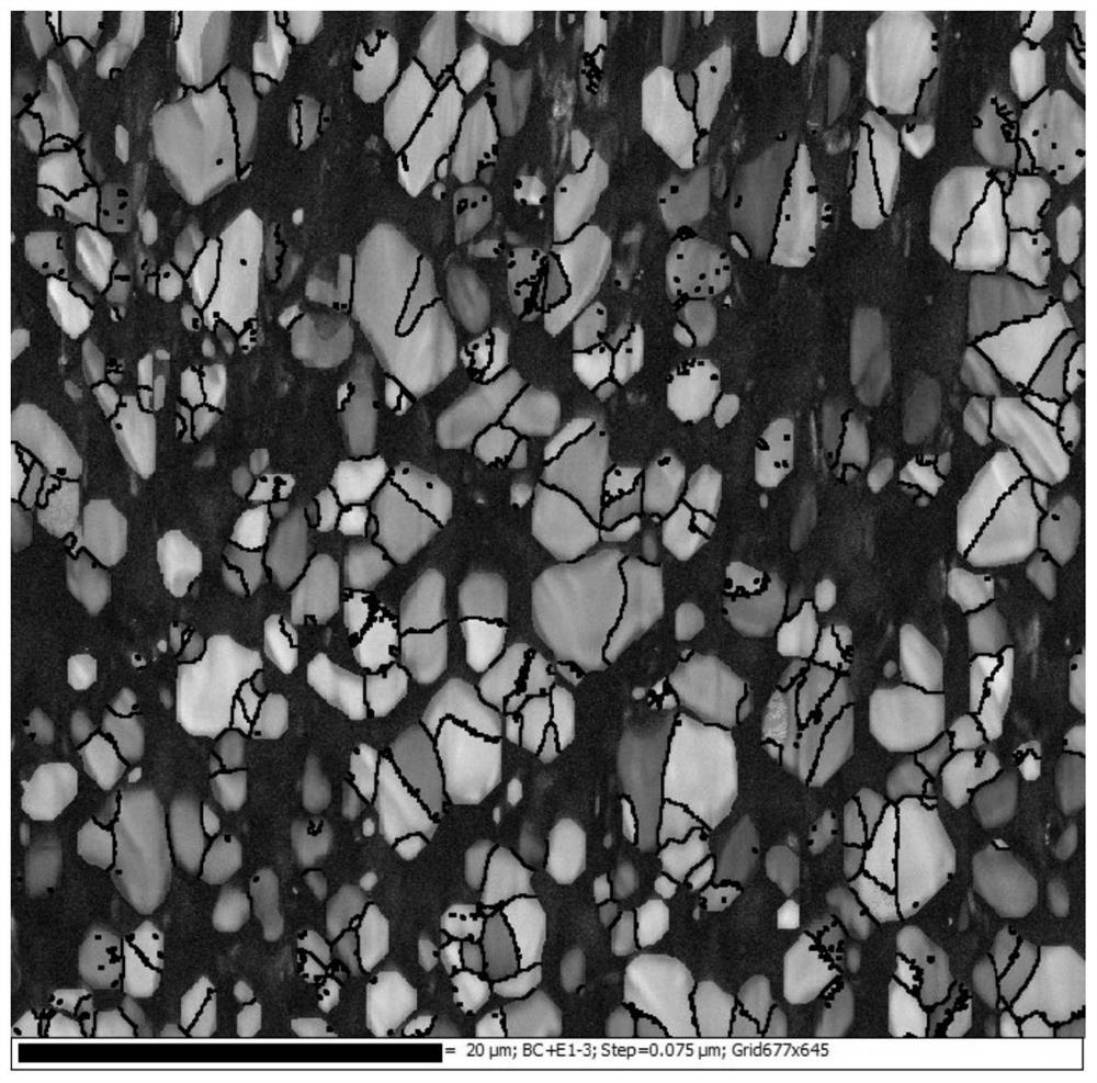 A kind of ternary material and its preparation method and lithium ion battery