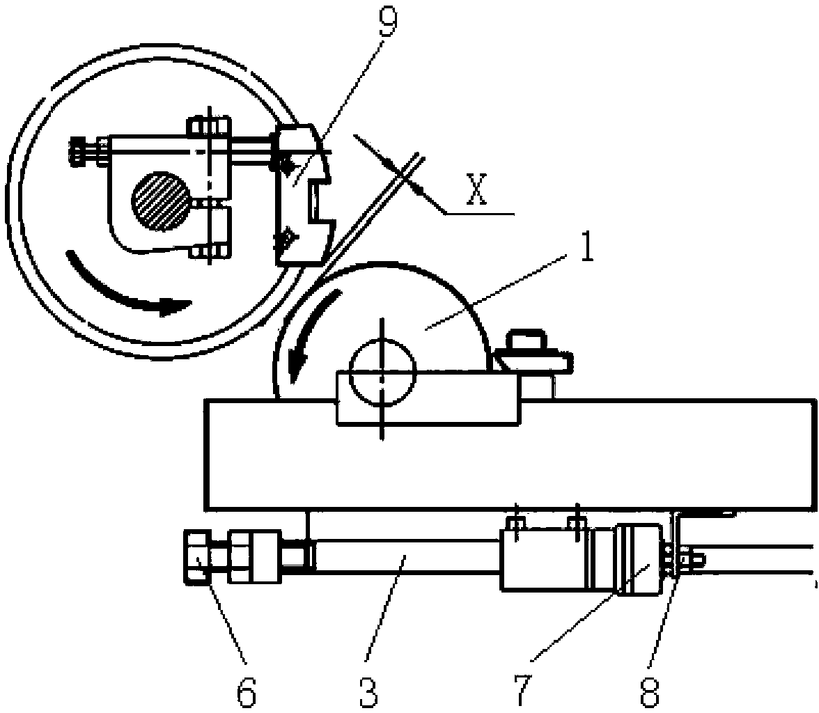 Glue cylinder anti-loosening locking device of cigarette carton packaging machine and packaging machine