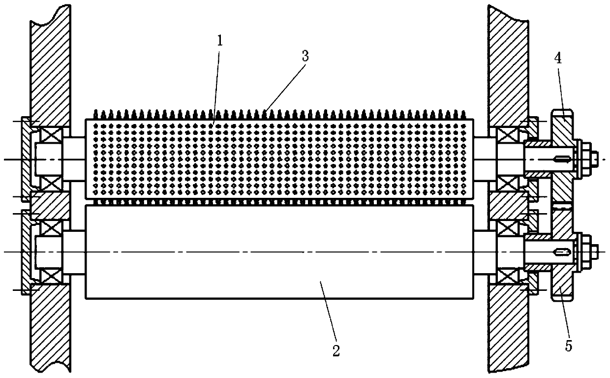 Honeycomb paperboard sandwich layer punching device and punching method thereof