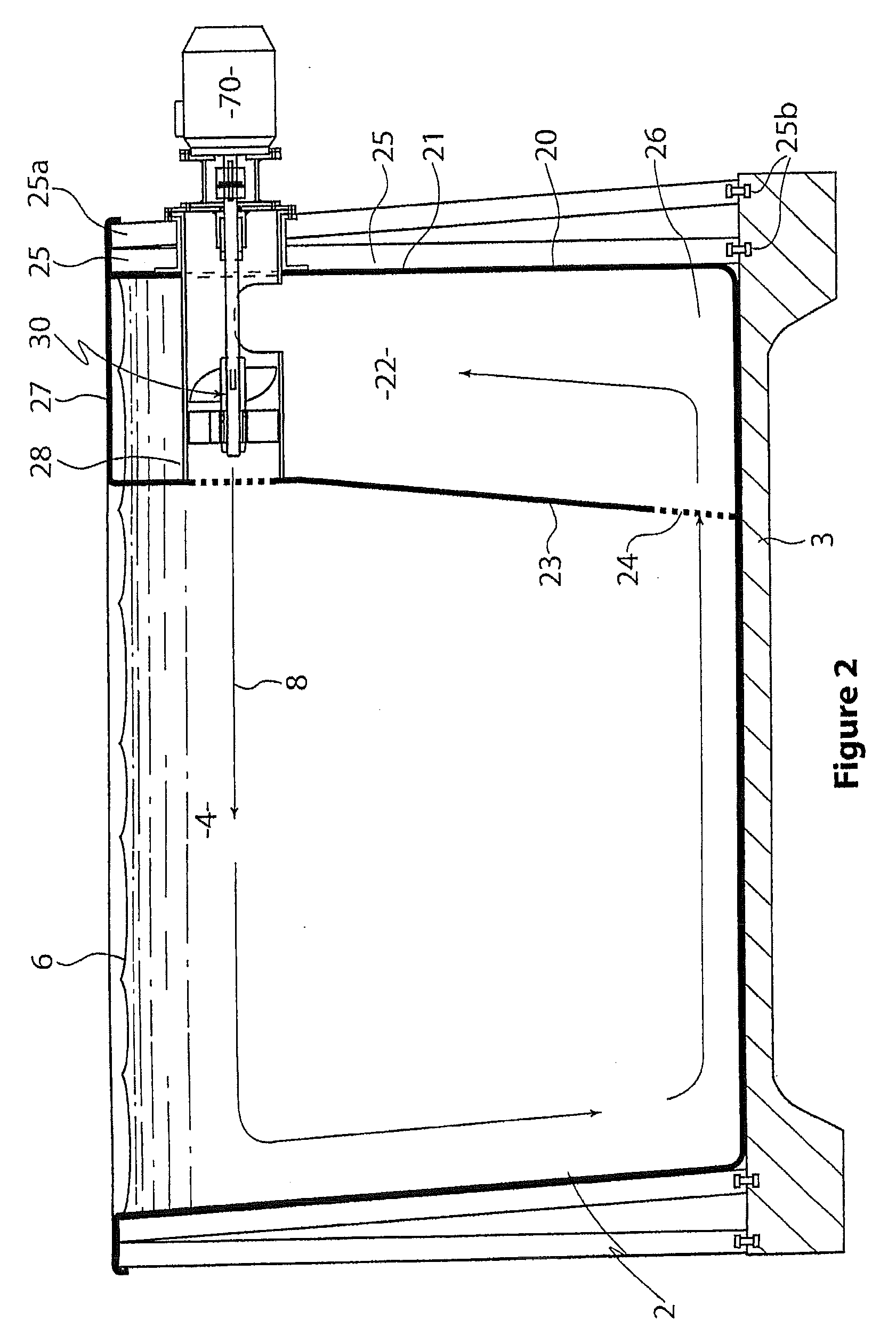 Apparatus for generating a current in a pool