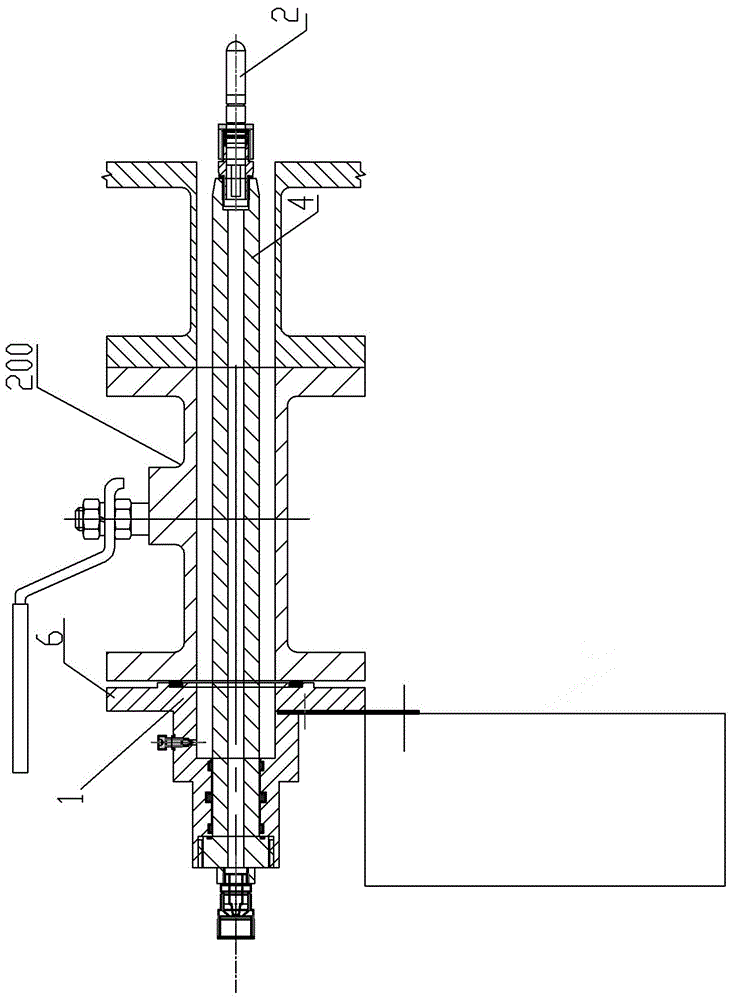 Micro water detection device in transformer oil and transformer equipped with the detection device