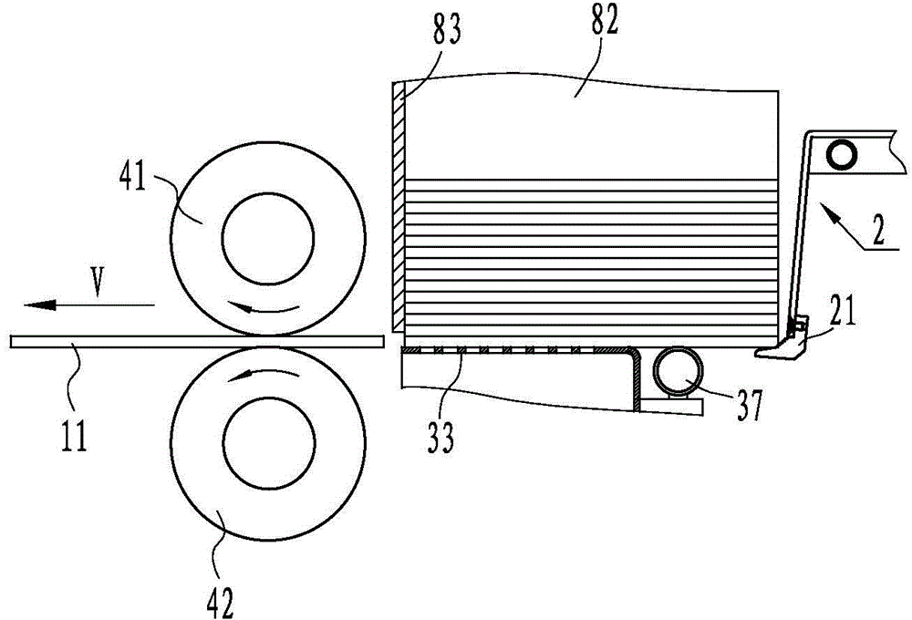 Translation type paperboard conveyer