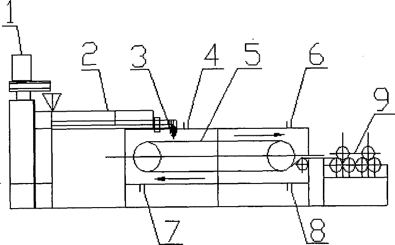 Polyvinylidene fluoride microporous film prepared through gelatin extrusion tape casting method