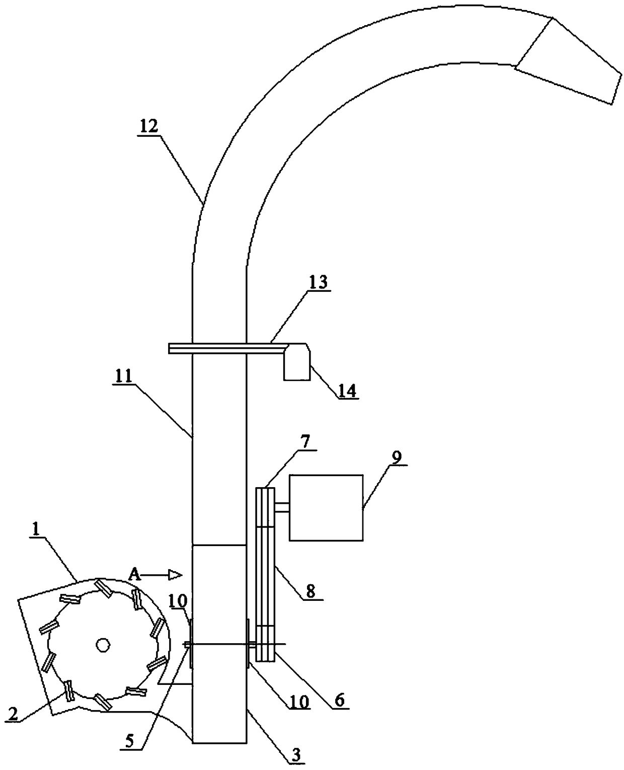 Grain crushing device of ensiling machine and ensiling machine