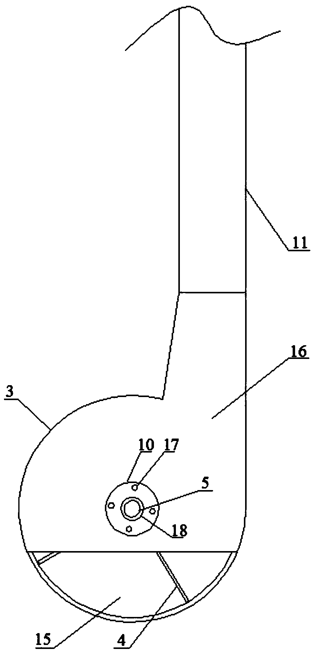 Grain crushing device of ensiling machine and ensiling machine