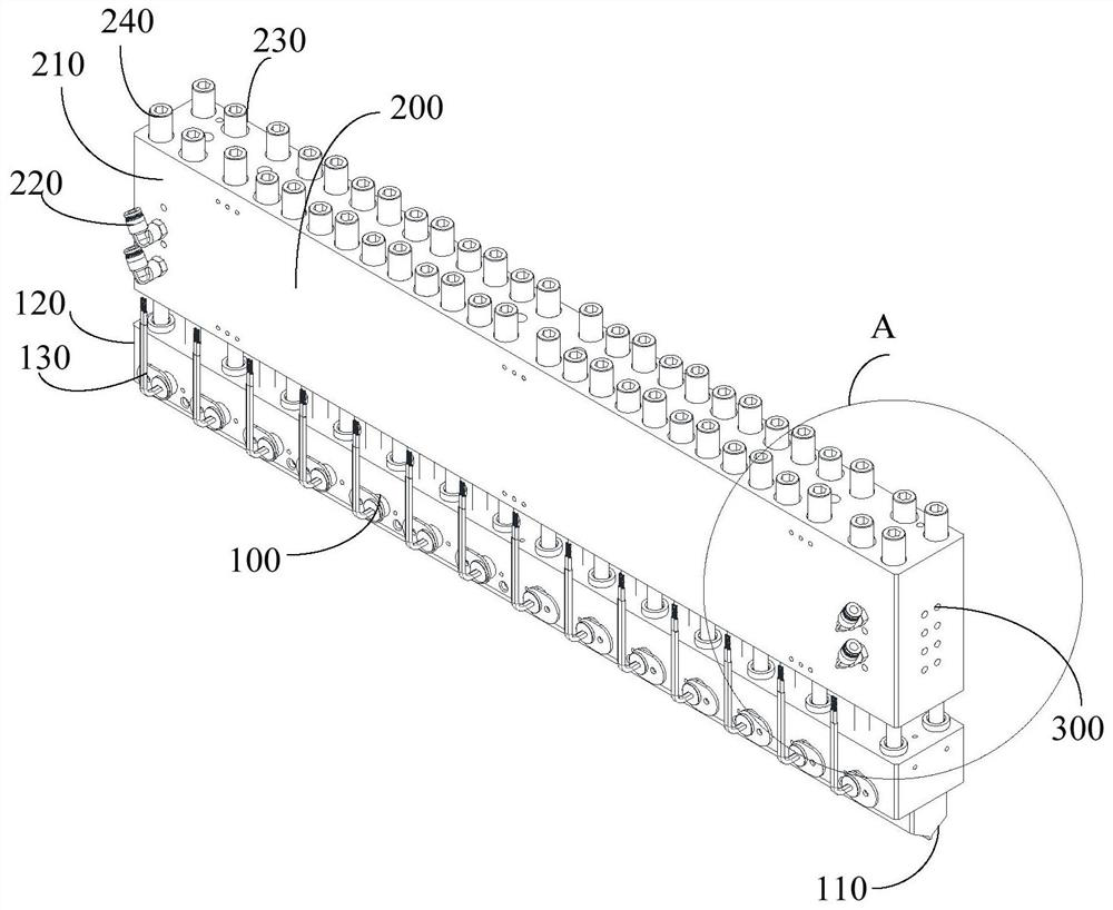 Bonding head, bonding device, and forming method of cooling channel