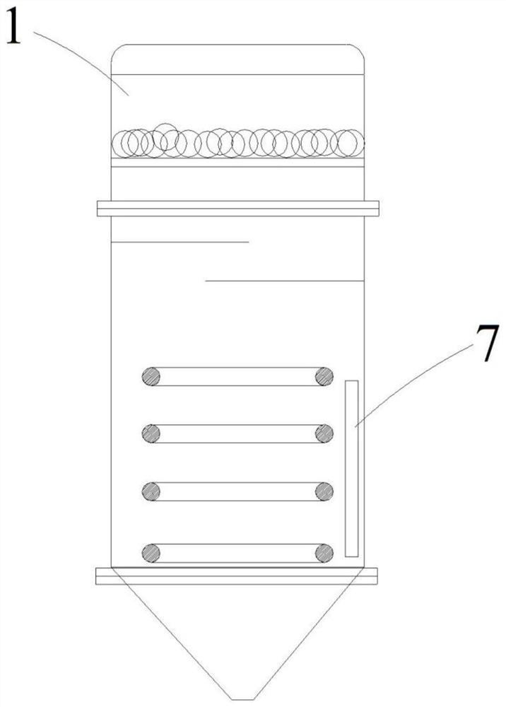 Low-temperature vacuum evaporator capable of being preheated quickly