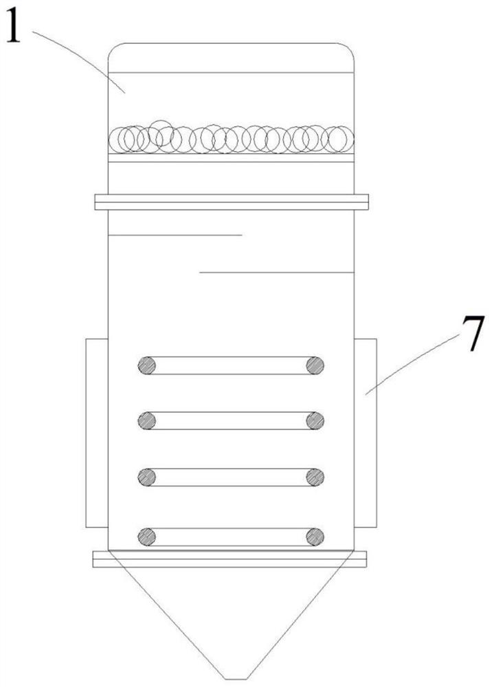 Low-temperature vacuum evaporator capable of being preheated quickly