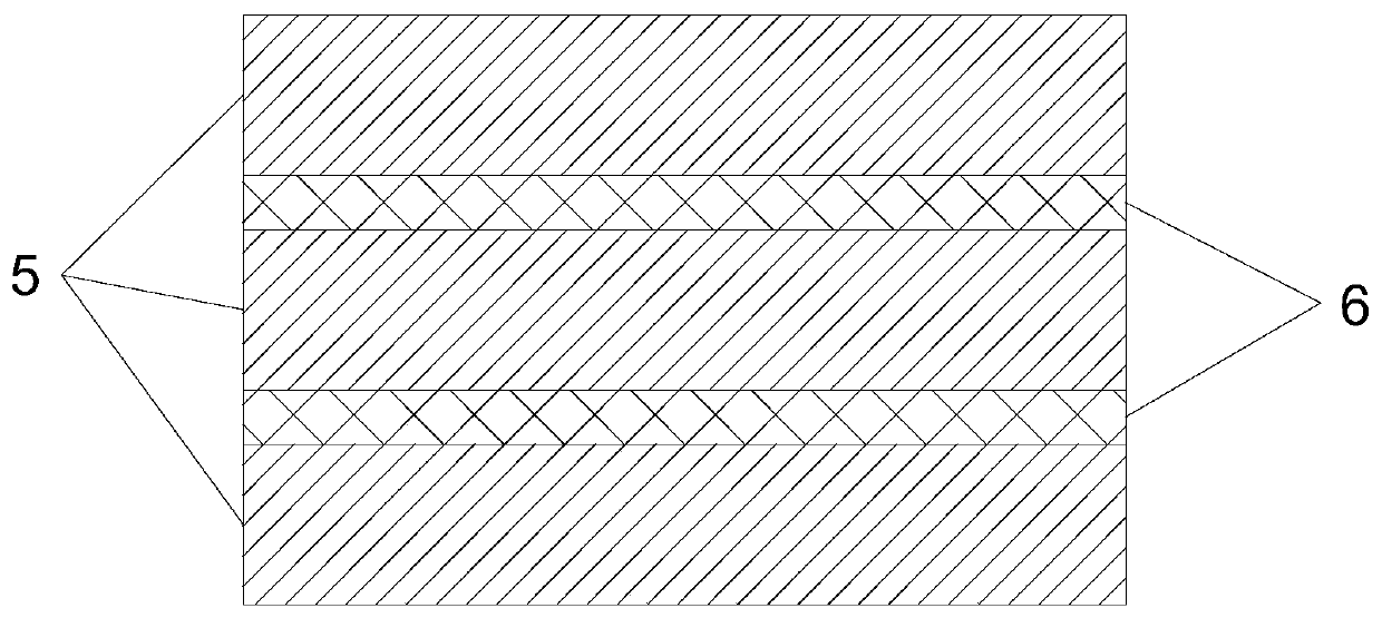 Composite metal structure with interlayer core material and preparation method thereof