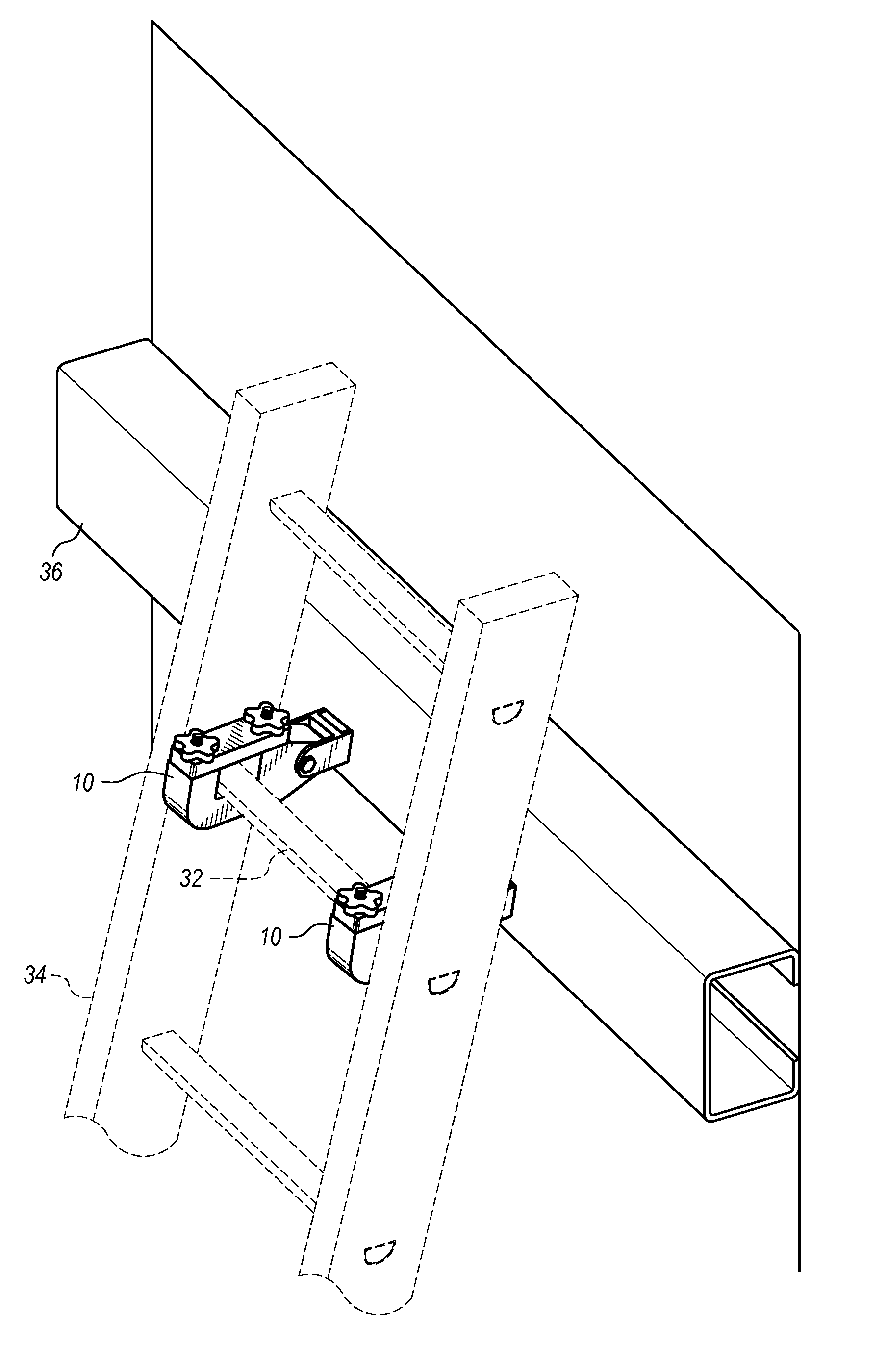 Ladder stabilizing apparatus for use with ferromagnetic support