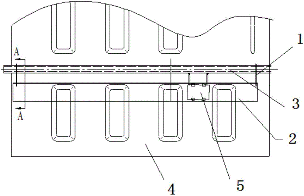 Automatic welding method for sidewall and side post of railway general covered wagon and auxiliary device