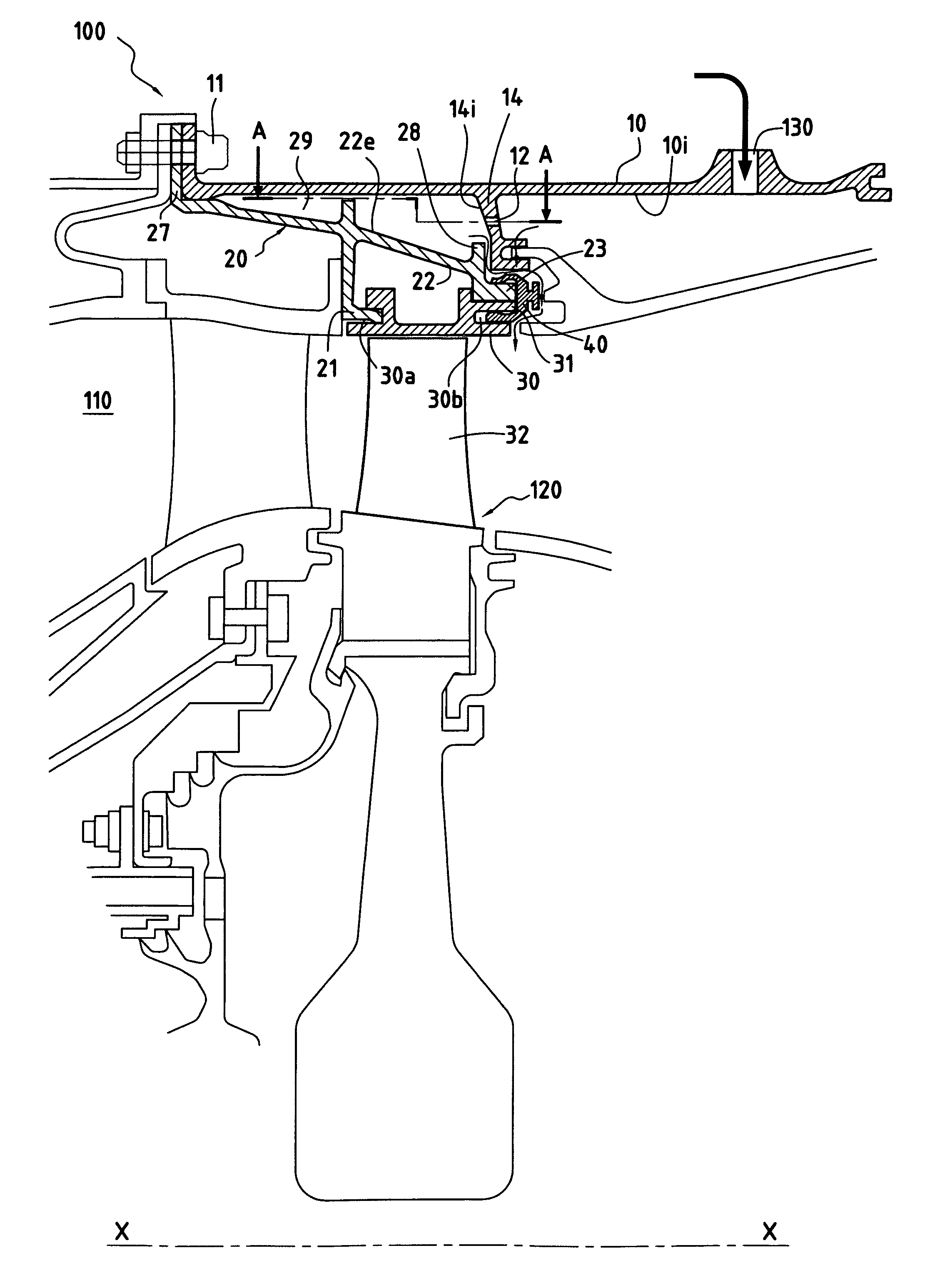 Device for controlling clearance in a gas turbine