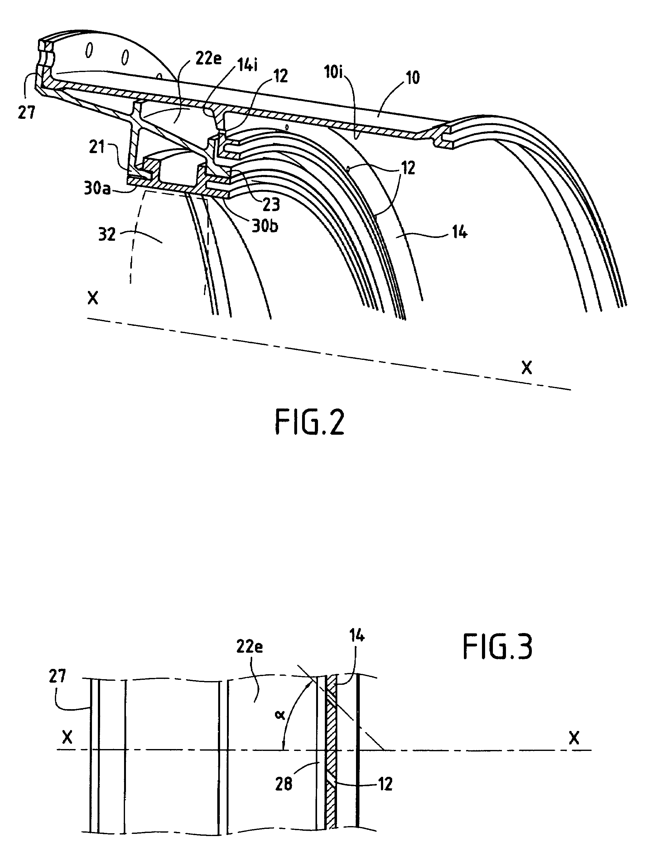 Device for controlling clearance in a gas turbine