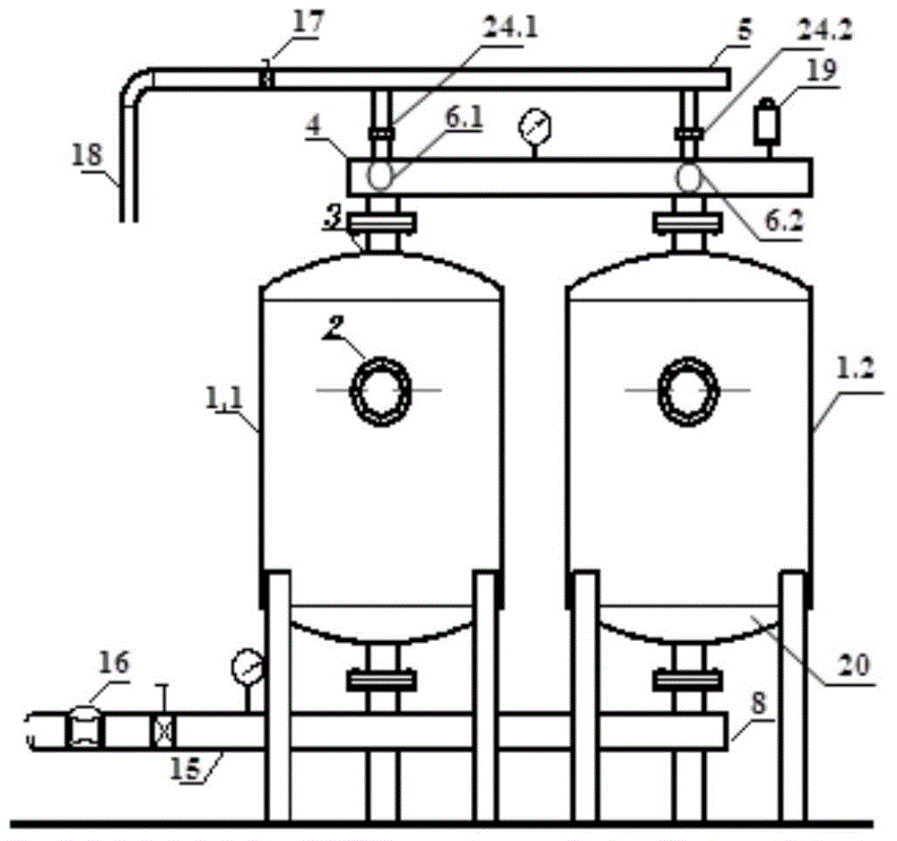 Water-driven filtering and reverse cleaning device for micro irrigation and filtering and reverse cleaning method