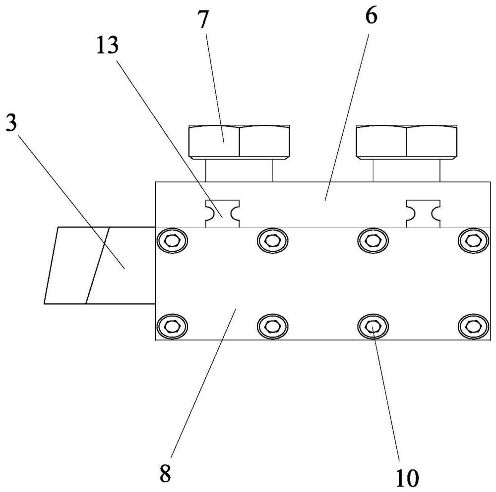 A servo tool holder for chip breaking and cutting method thereof