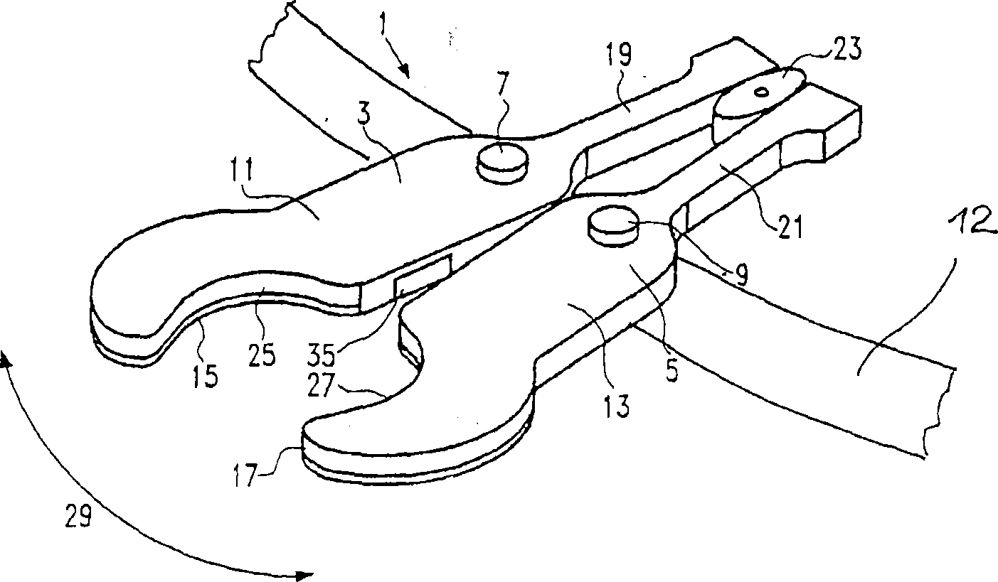 Clamp for holding vessels