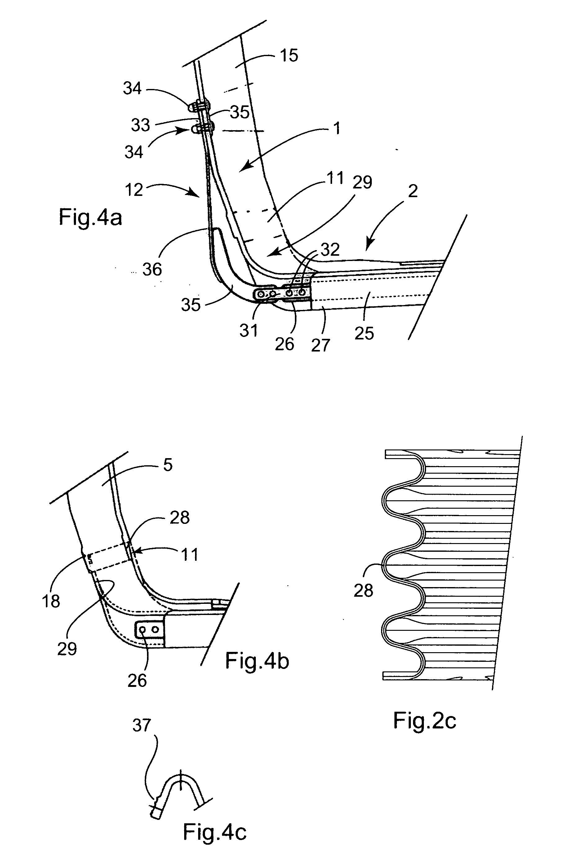 Flexible floor and a corridor connection including the floor