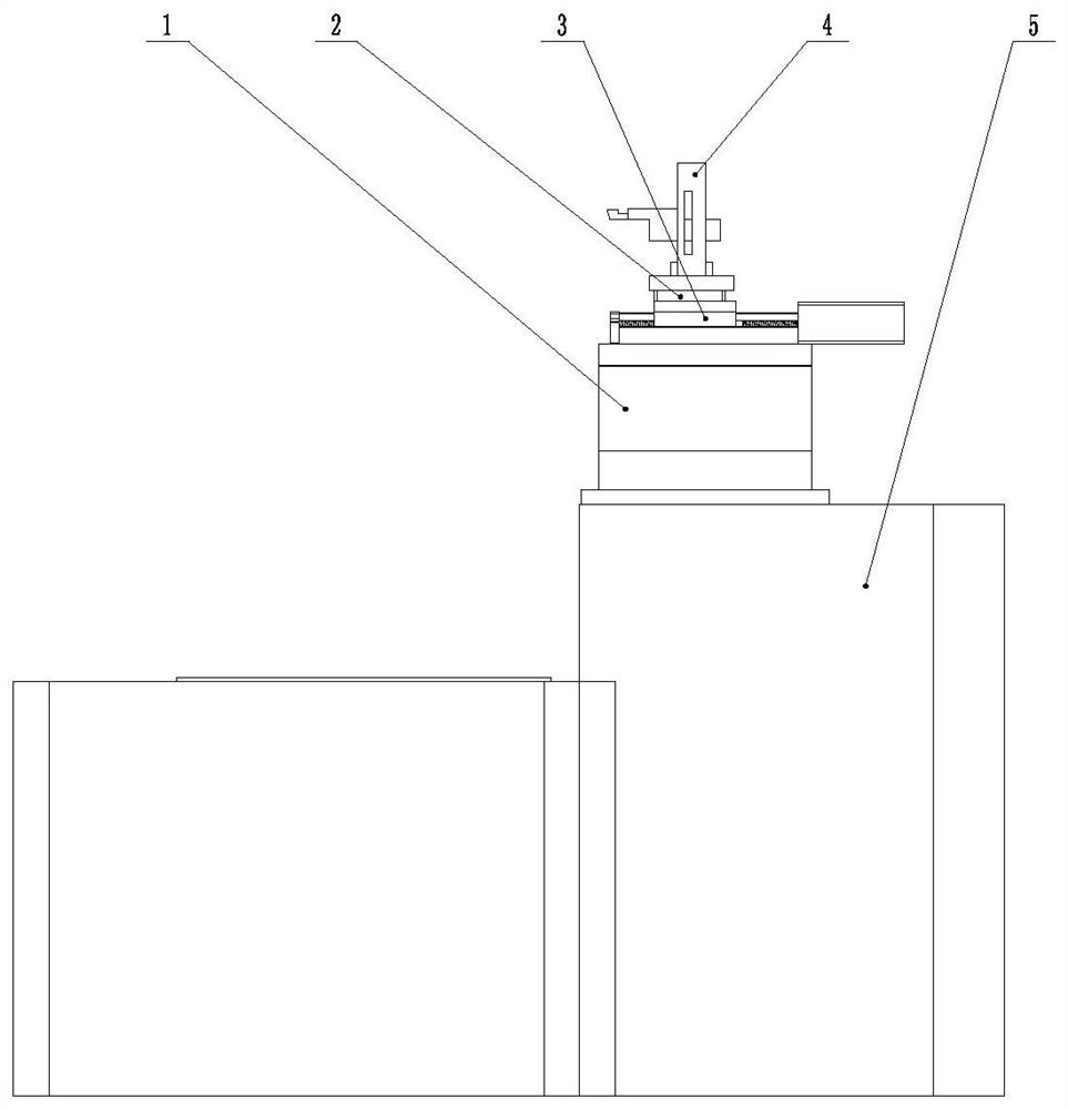 A micro-feeding device for uniform removal of material at the tip of a circular arc-edged diamond tool