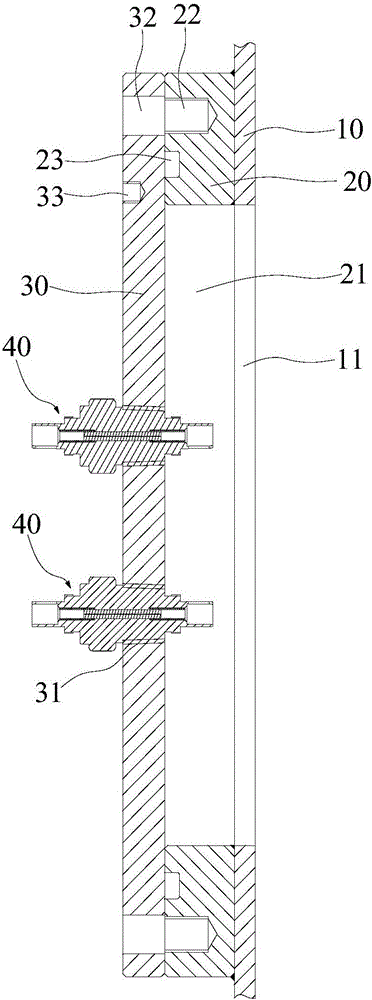 Closed type optical fiber pass-through device and processing method thereof