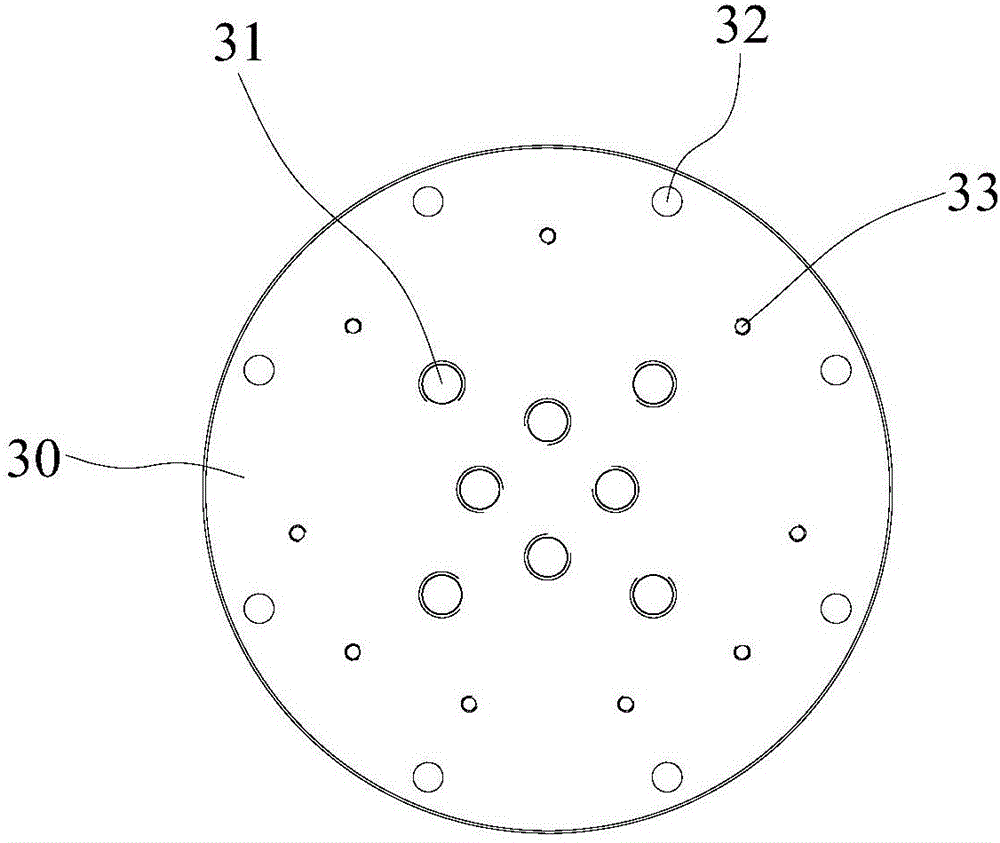 Closed type optical fiber pass-through device and processing method thereof