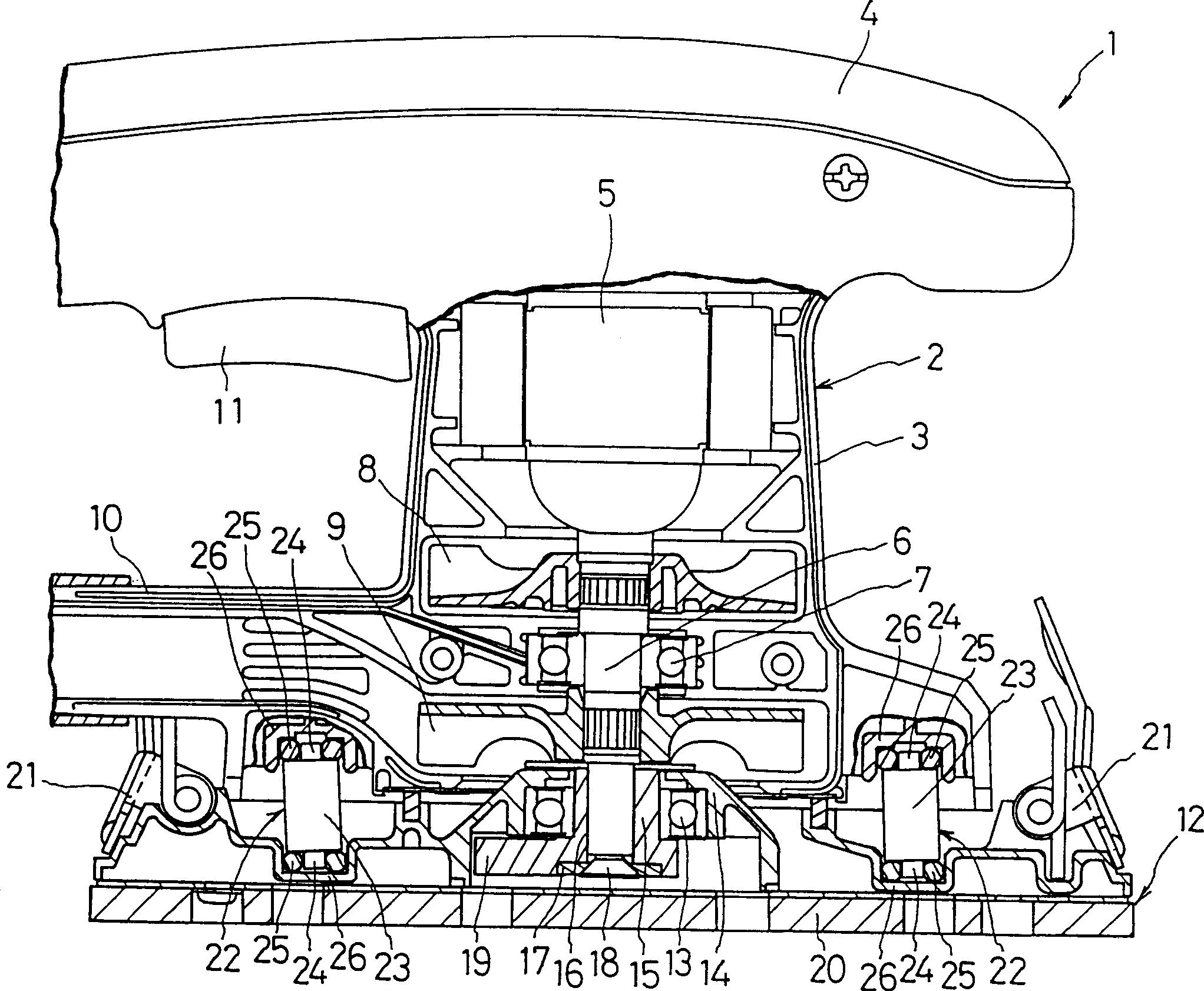 Portable grinding machine having improved vibration isolation mechanism