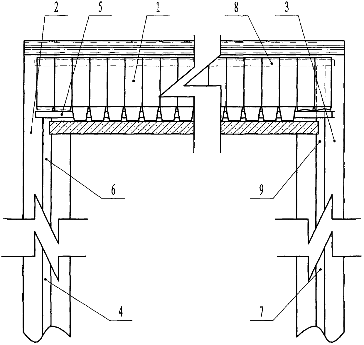 Coal mining method by filling on blasting mining face of thin coal seam and relevant equipment