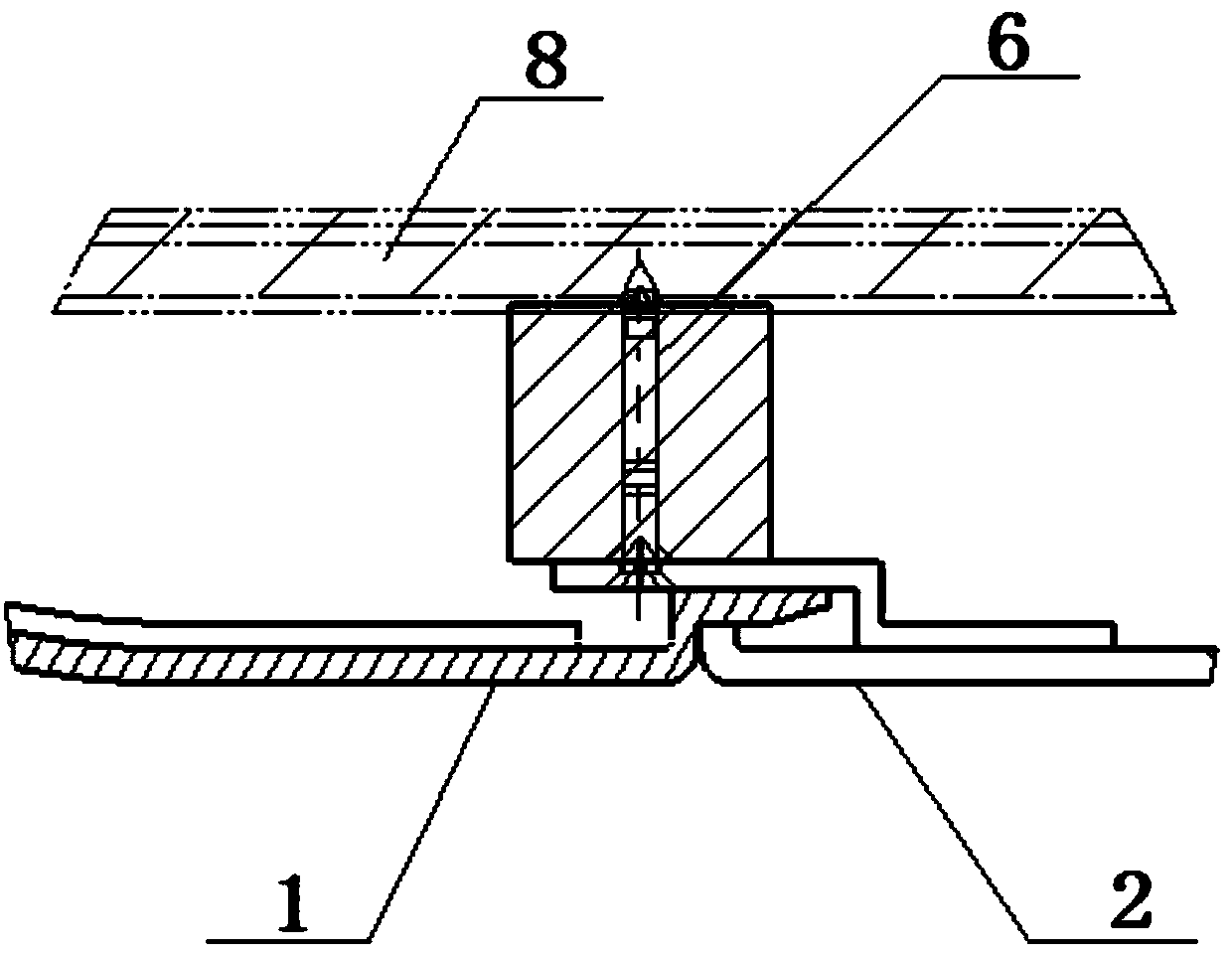 Roof structure of luggage platform of railway passenger car