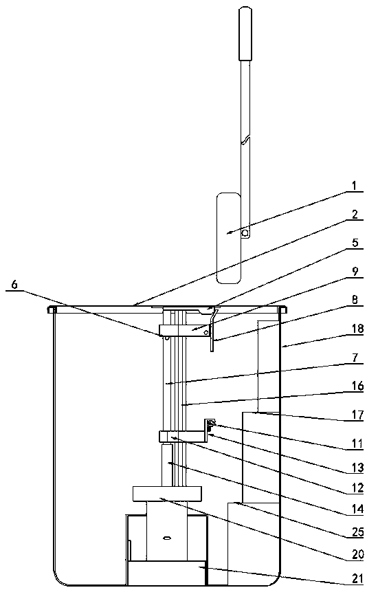 Pedal-type flat mop cleaning bucket