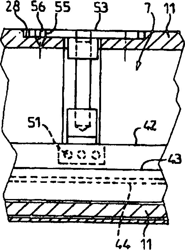 Sealed, thermally insulated tank with compression-resistant non-conducting-heat elements