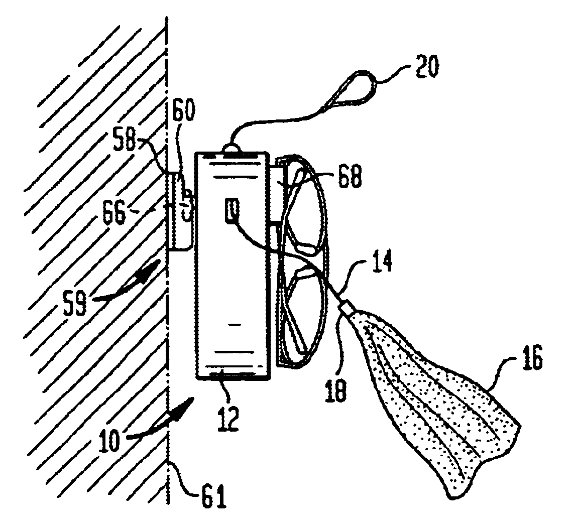 Eyewear cleaning device