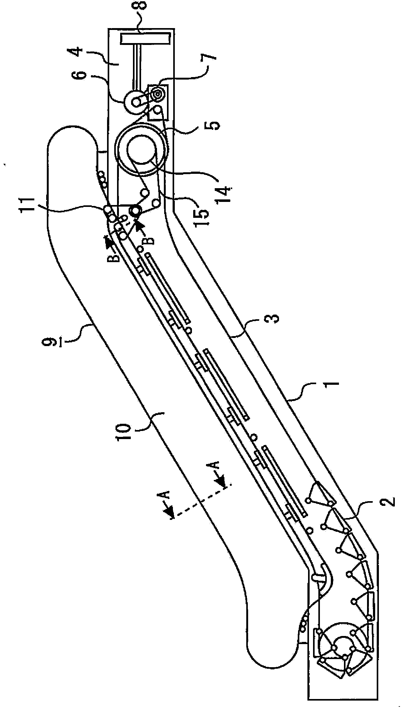 Movable armrest of passenger conveyer and armrest for passenger conveyer