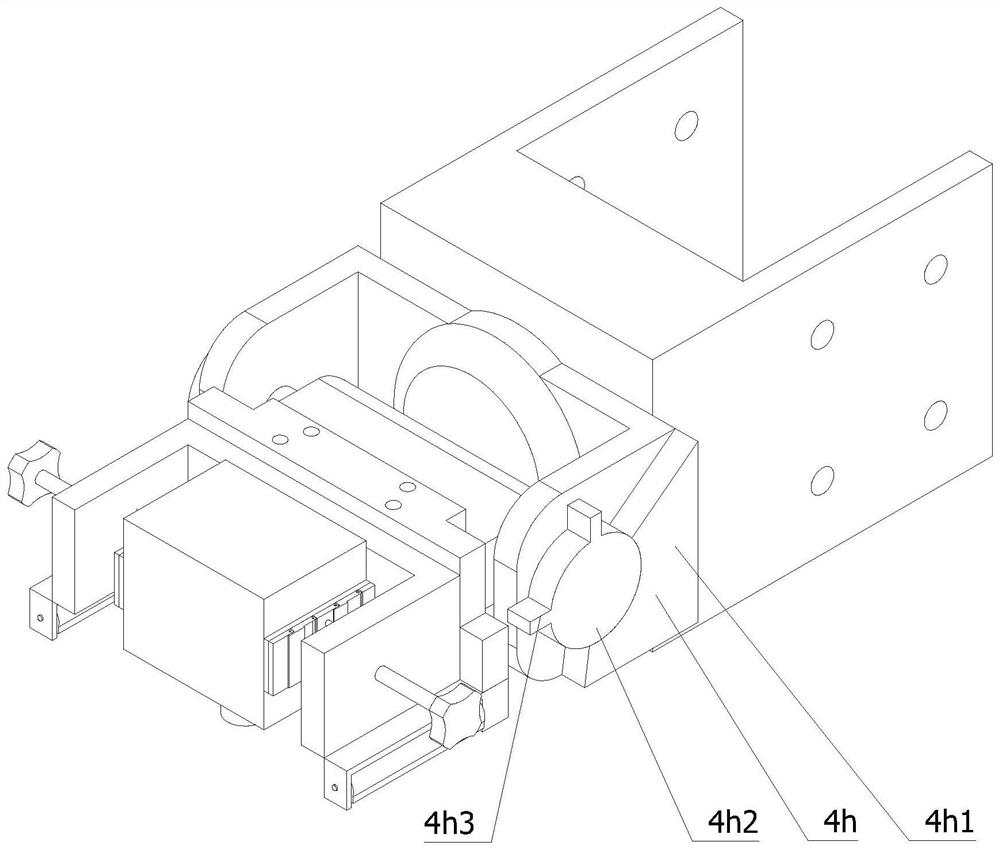 Laser searchlighting device for metal trace detection