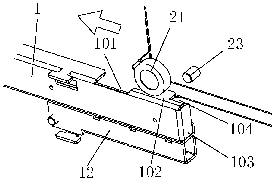 Guiding installing structure for vending machine tray