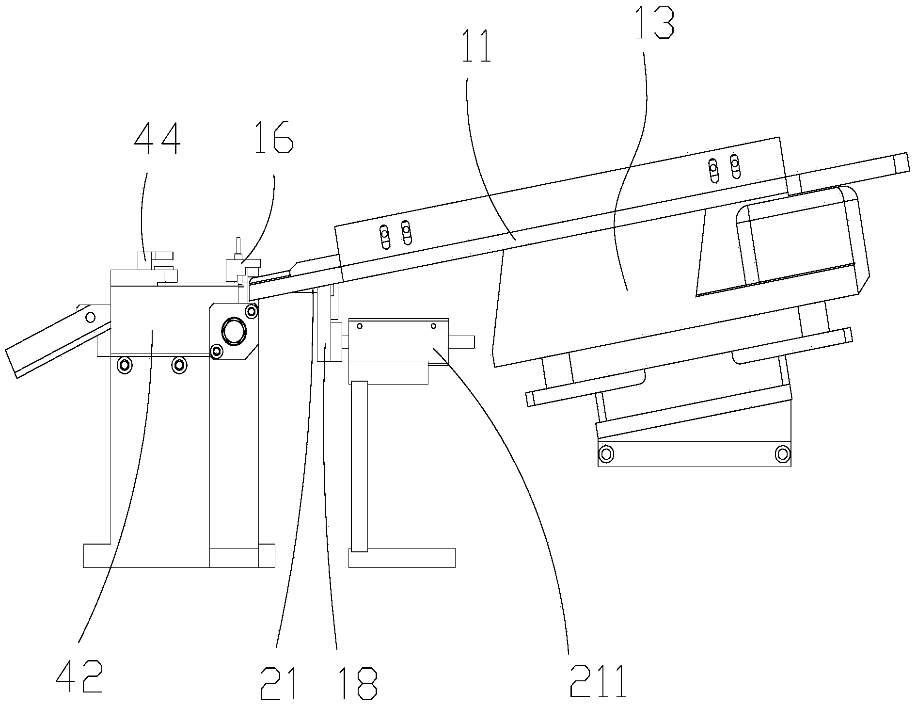 Automatic nut tapping machine