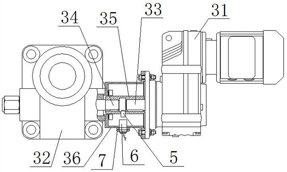 Automatic control system and method of knife feeding and retracting of dual-disc refiner