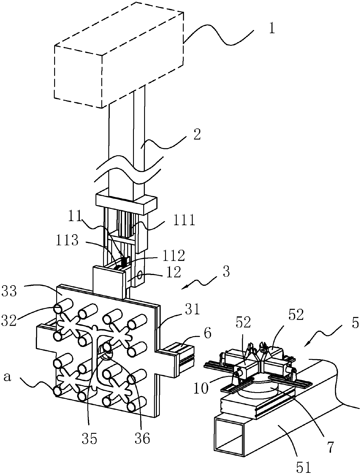 Automatic clipping machine for pipe fitting joint sprue