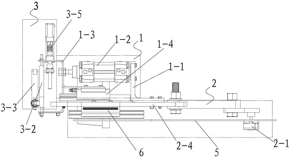 Pre-beating device of carbon fiber multi-layer angle knitting machine