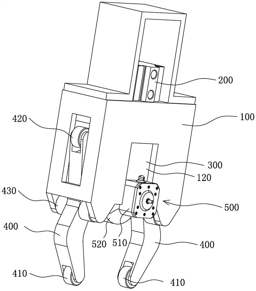 An automatic grasping and pre-twisting machine for mold adjusting thread nuts