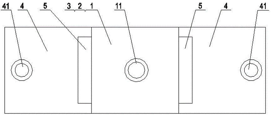 A dry distillation device for solid heat carrier and its dry distillation method