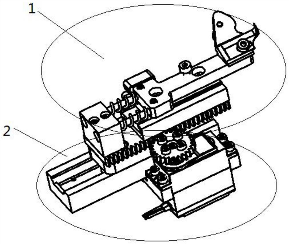 Self-adaptive feeding structure used on rubber tapping mechanism