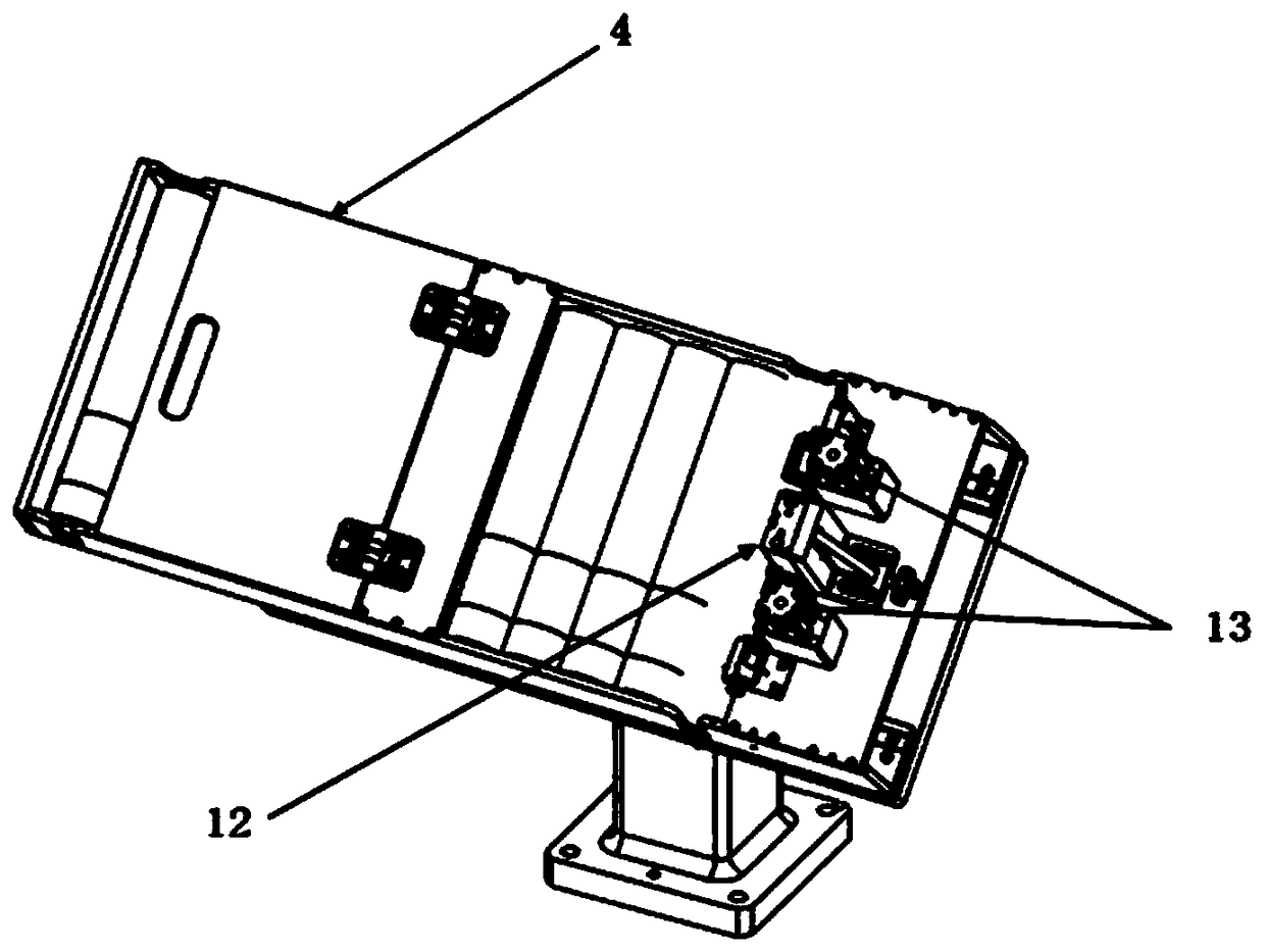 Automatic feeding mechanism of triple part of vacuum pump