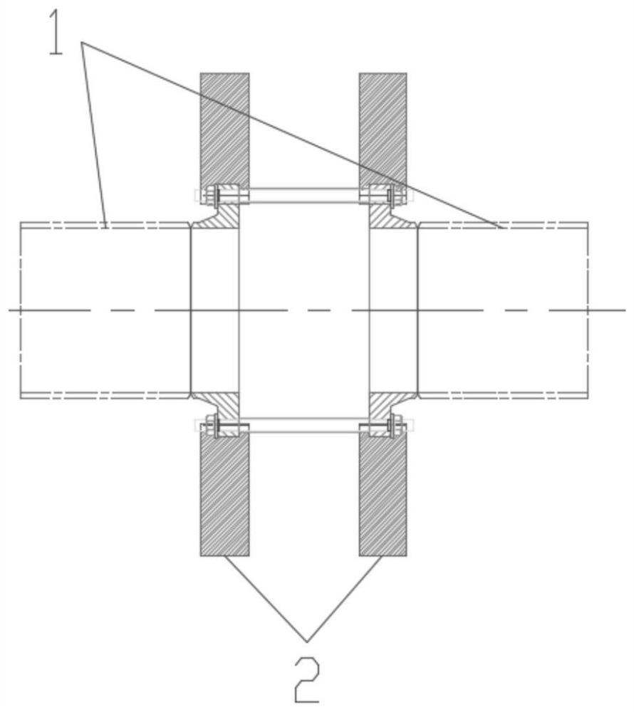 High-efficiency welding method for large perforated flange and thick-wall pipe